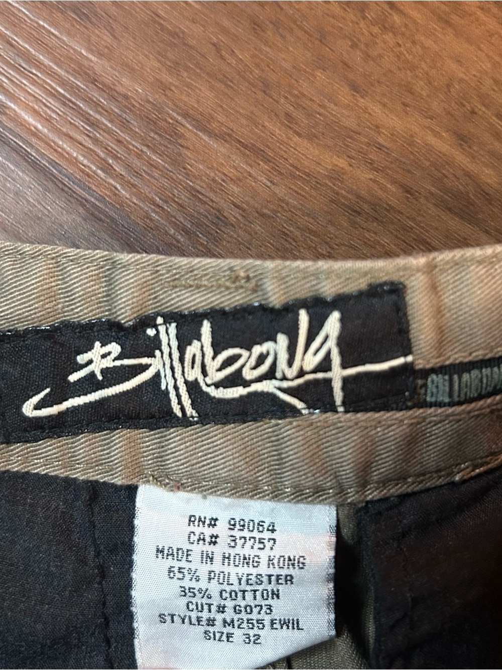 Vintage Y2K/90s Billabong Men's Cargo Shorts in Khaki - Picture 3 of 9